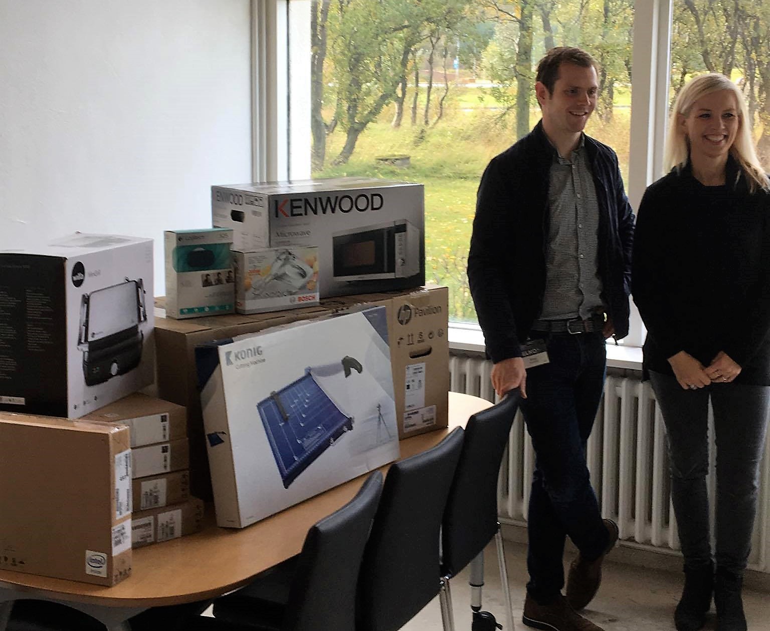 Elko kom færandi hendi